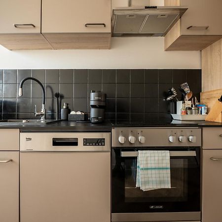 Airport Apartment Fuer 4 - Smart Tv - Kueche - Echarger Hamburg-Harburg Buitenkant foto