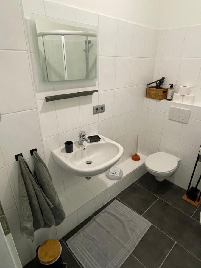 Airport Apartment Fuer 4 - Smart Tv - Kueche - Echarger Hamburg-Harburg Buitenkant foto