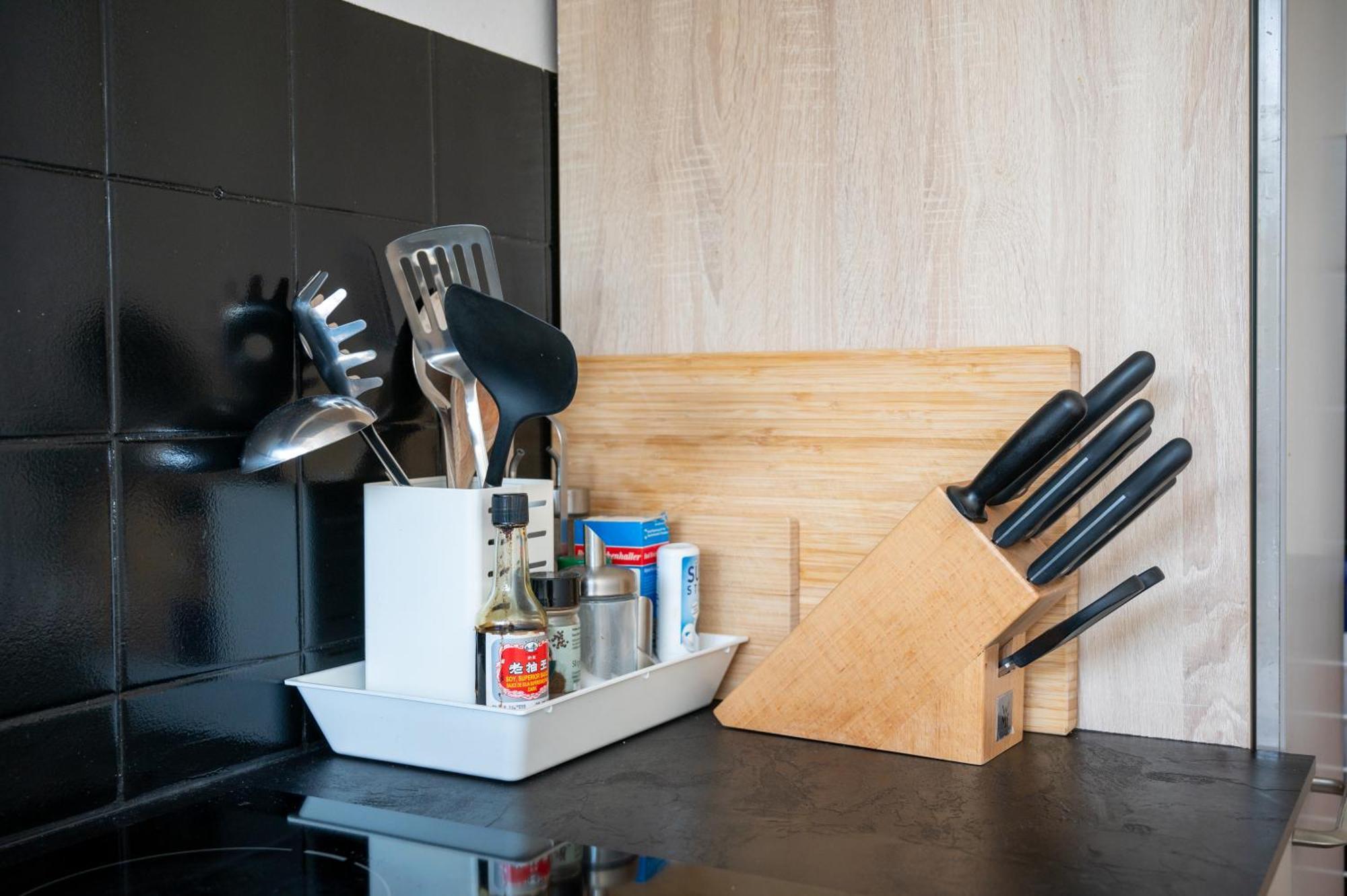 Airport Apartment Fuer 4 - Smart Tv - Kueche - Echarger Hamburg-Harburg Buitenkant foto
