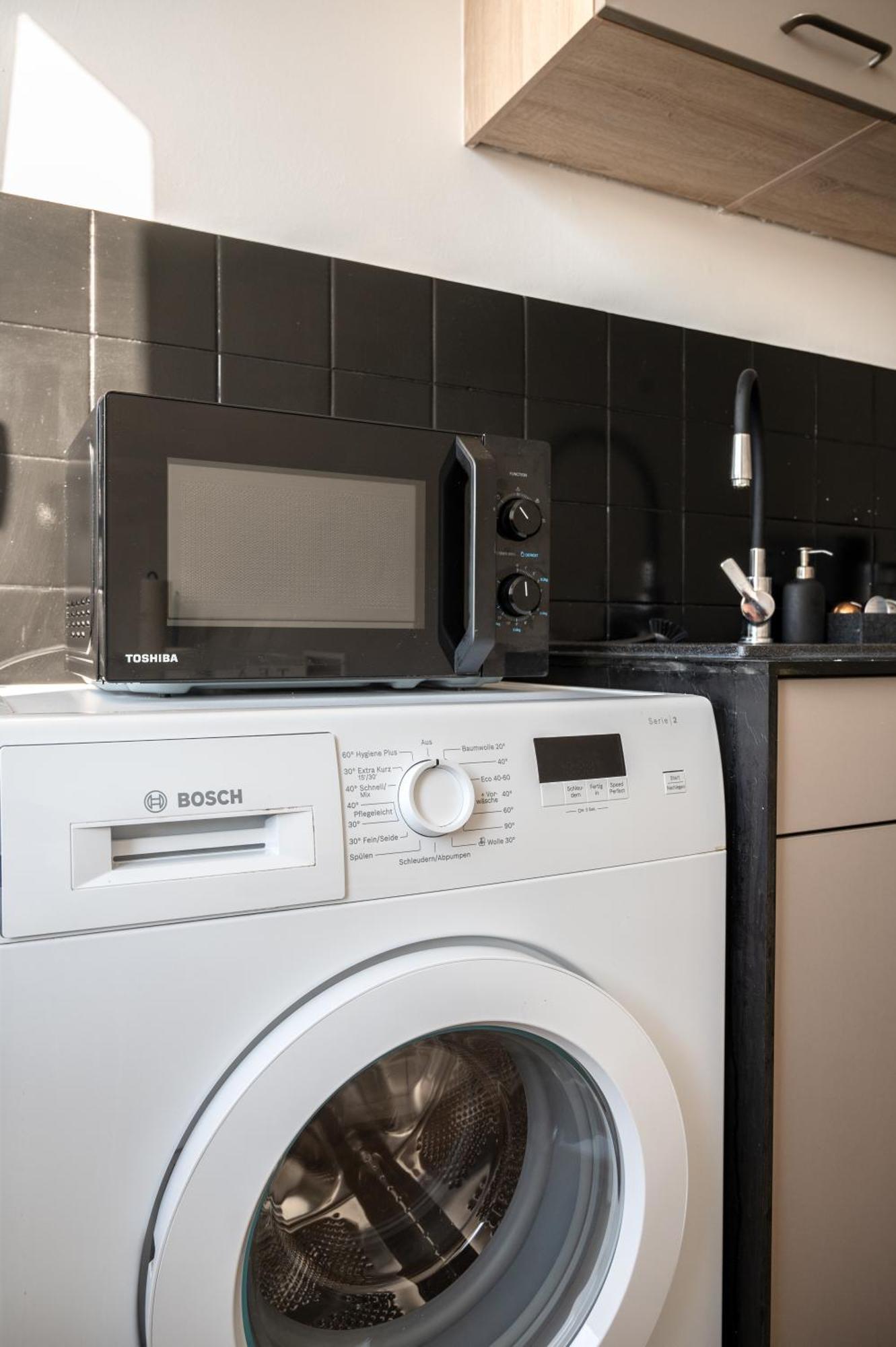Airport Apartment Fuer 4 - Smart Tv - Kueche - Echarger Hamburg-Harburg Buitenkant foto