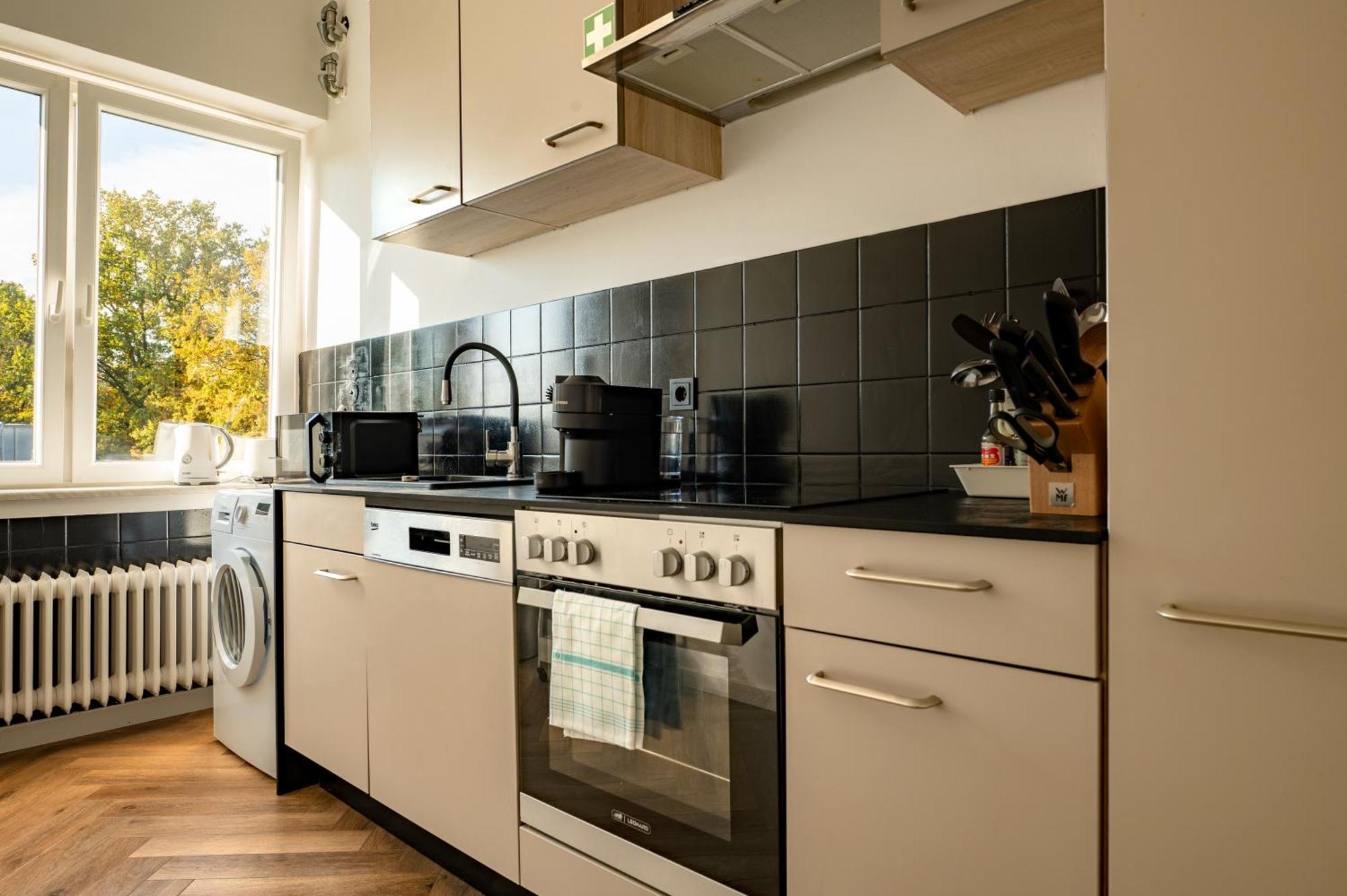 Airport Apartment Fuer 4 - Smart Tv - Kueche - Echarger Hamburg-Harburg Buitenkant foto