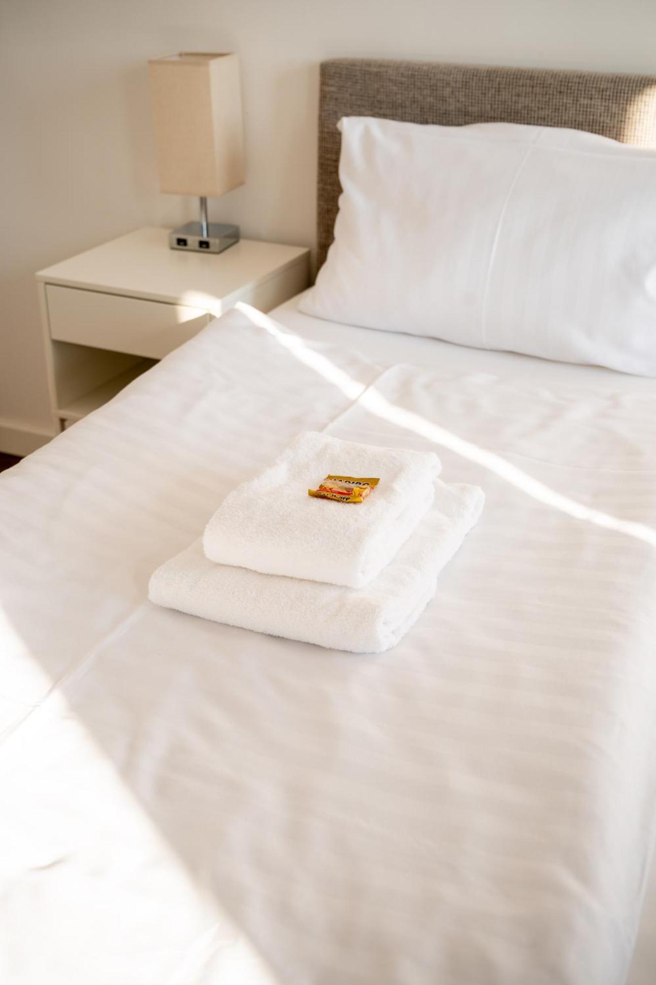 Airport Apartment Fuer 4 - Smart Tv - Kueche - Echarger Hamburg-Harburg Buitenkant foto